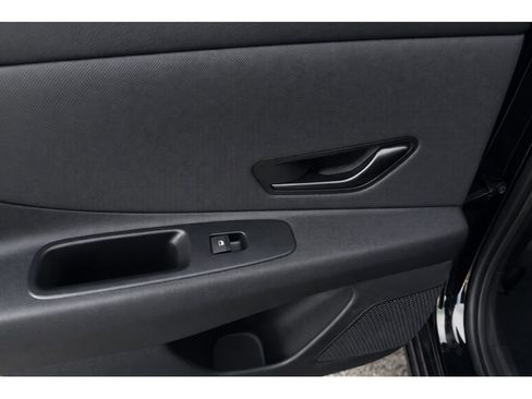 Used 2025 Hyundai Elantra Sport image 16