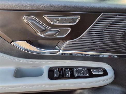 Certified 2022 Lincoln Corsair FWD w/ Premium Package image 8