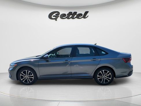 Used 2024 Volkswagen Jetta Sport image 2
