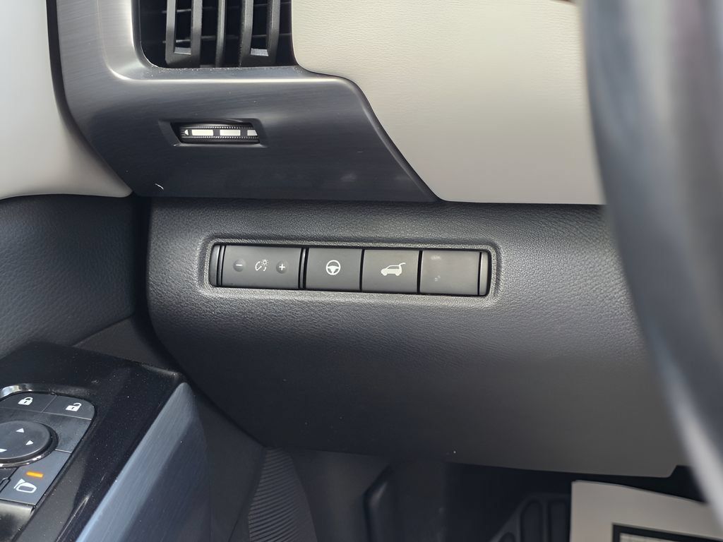 Used 2024 Nissan Pathfinder SL AWD/4WD image 24