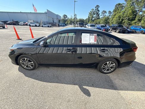 Used 2023 Kia Forte LXS w/ LXS Technology Package FWD image 7