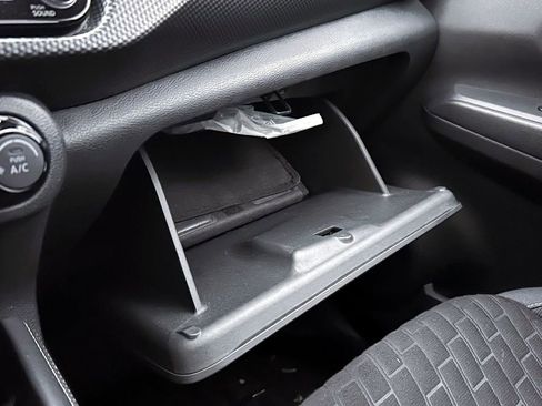 Certified 2022 Nissan Kicks SV image 32