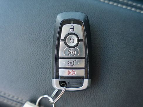 Used 2022 Ford Escape Titanium image 38