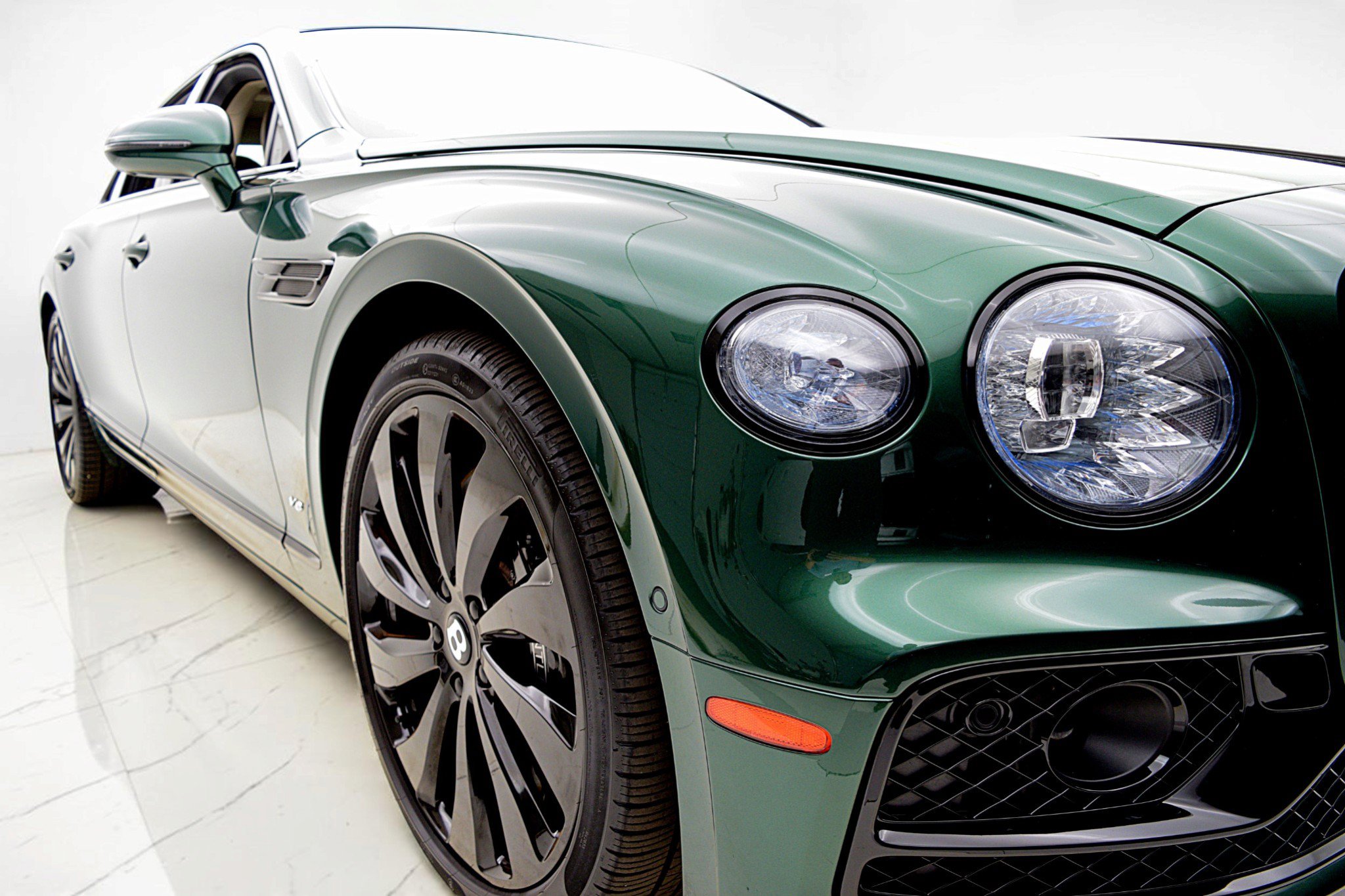 Certified 2022 Bentley Flying Spur V8 AWD/4WD image 8
