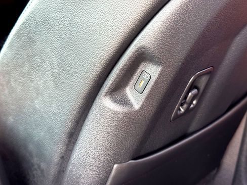 Used 2025 Kia Sportage SX image 21