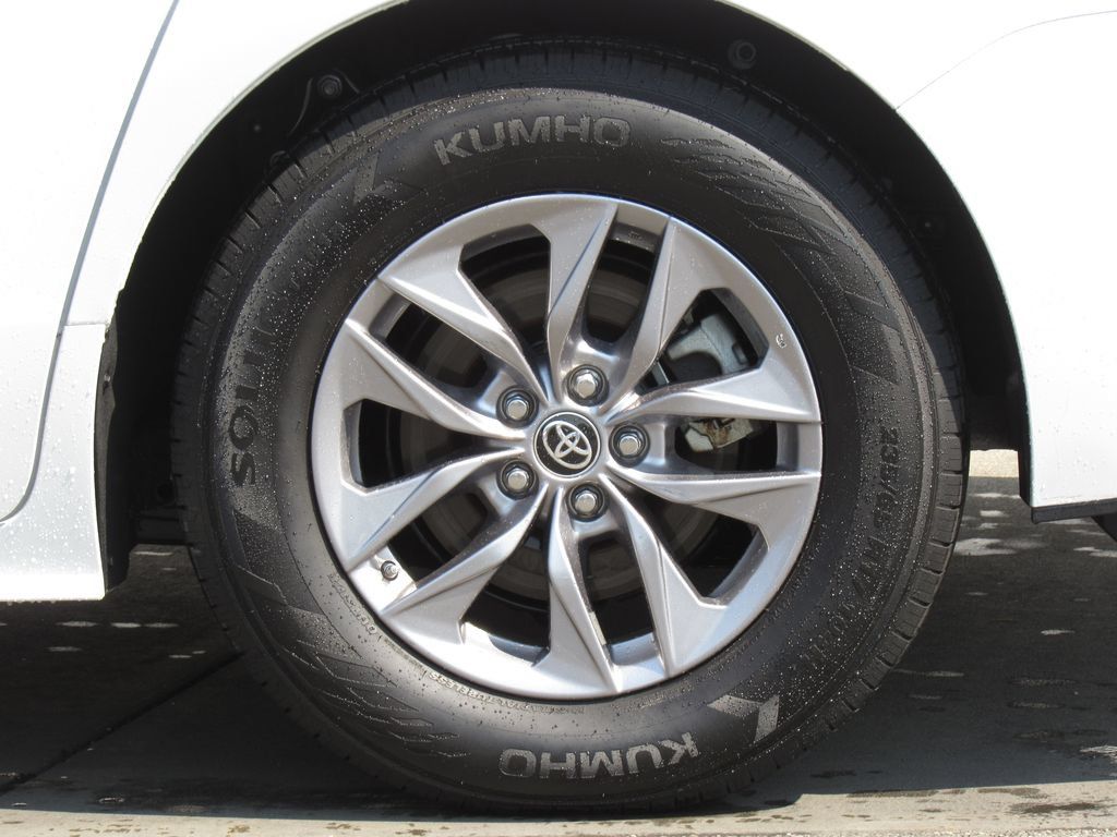 Certified 2023 Toyota Sienna XLE w/ XLE Plus Package AWD/4WD image 44