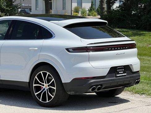 Certified 2024 Porsche Cayenne S AWD/4WD image 9