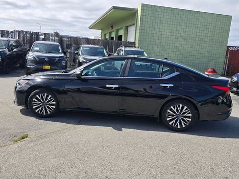 Used 2025 Nissan Altima 2.5 SV FWD image 4
