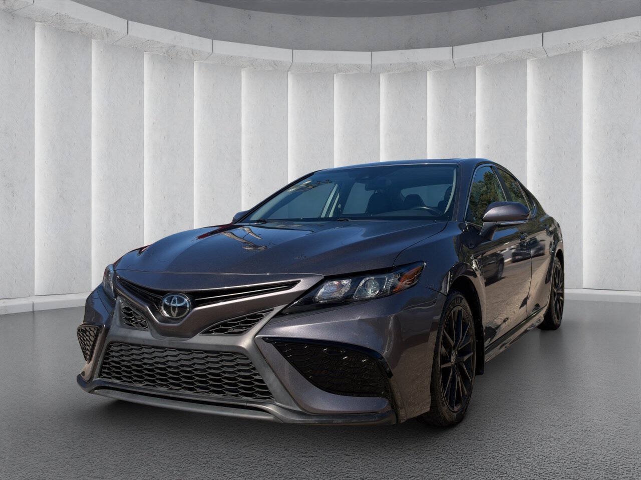 Used 2022 Toyota Camry SE w/ Cold Weather Package FWD image 1