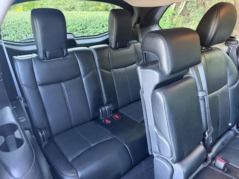Used 2017 Nissan Pathfinder Platinum image 27