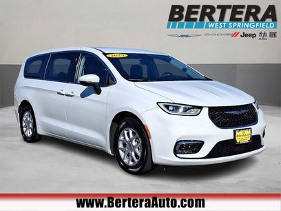 Used 2023 Chrysler Pacifica Touring-L