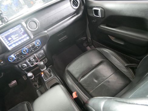 Used 2020 Jeep Gladiator Overland image 11