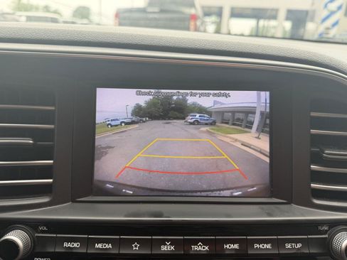 Used 2020 Hyundai Elantra Limited FWD image 13