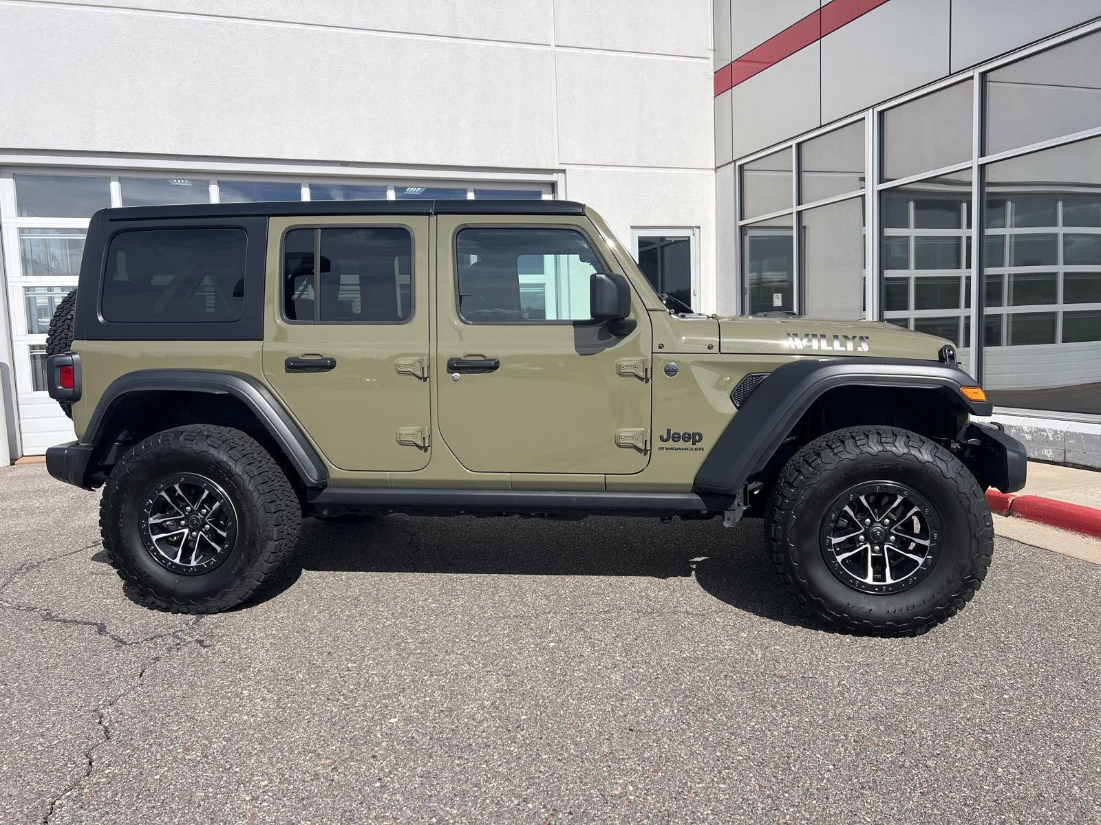 Used 2025 Jeep Wrangler Unlimited Sport AWD/4WD image 22