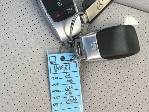 Used 2024 Mercedes-Benz GLS 450 4MATIC image 37