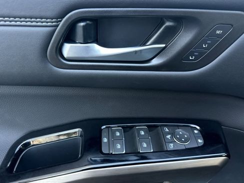 New 2025 Nissan Pathfinder Platinum image 13