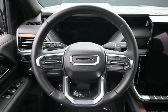 Used 2026 GMC Yukon Denali w/ Sun & Power Step Package AWD/4WD image 18