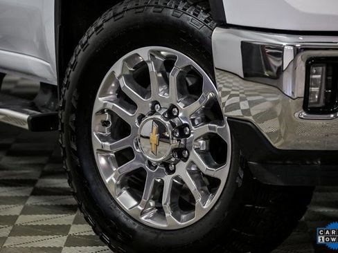 Used 2025 Chevrolet Silverado 2500 LTZ w/ LTZ Premium Package image 3