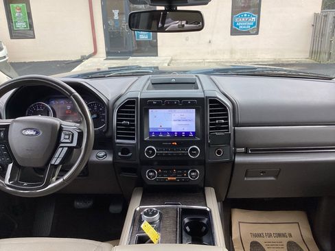 Used 2020 Ford Expedition Limited image 16