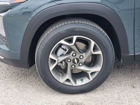 New 2026 Chevrolet Trax LT w/ LT Convenience Package FWD image 9