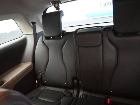 Used 2025 Kia Carnival FWD image 9