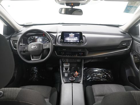 Used 2025 Nissan Rogue SV image 15