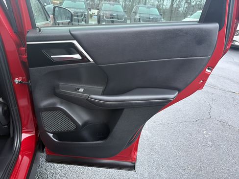 Used 2023 Mitsubishi Outlander SE image 16