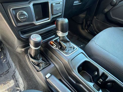 Used 2022 Jeep Wrangler Sport AWD/4WD image 23