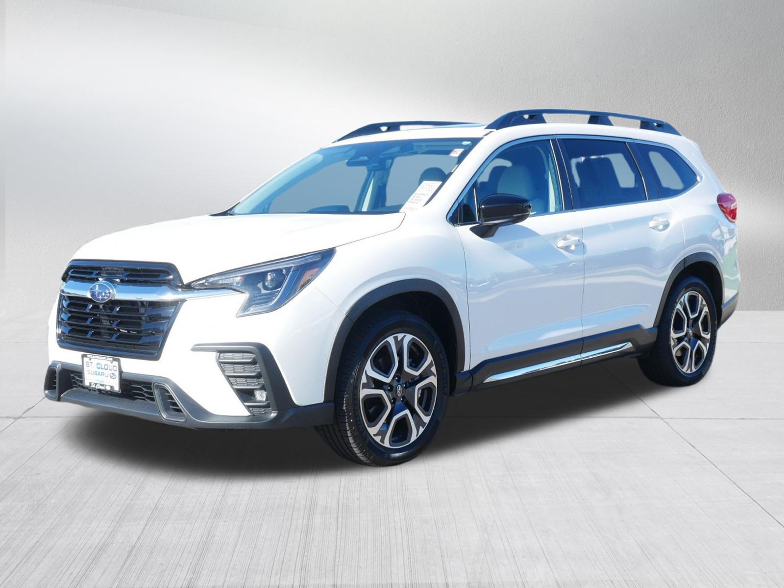 Used 2024 Subaru Ascent Limited w/ Technology Package AWD/4WD image 3