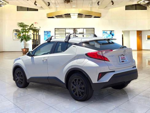 Used 2021 Toyota C-HR LE FWD image 7