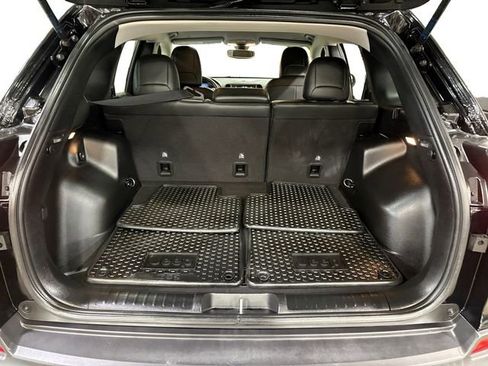 Used 2020 Jeep Cherokee Trailhawk w/ Cold Weather Group image 12