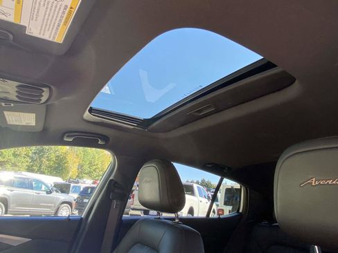 Used 2025 Buick Envista Avenir image 12