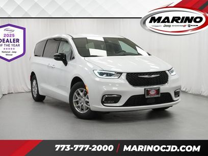 New 2026 Chrysler Pacifica Select