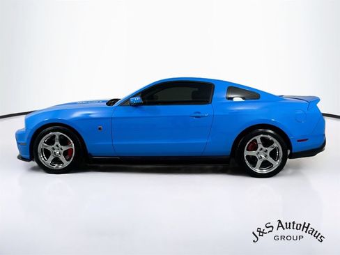 Used 2010 Ford Mustang GT RWD image 4