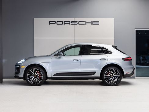 Certified 2023 Porsche Macan S AWD/4WD image 2