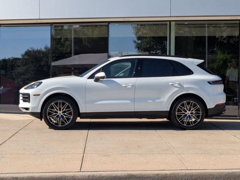 Certified 2025 Porsche Cayenne image 2