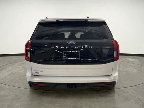 Used 2025 Ford Expedition Active AWD/4WD image 3