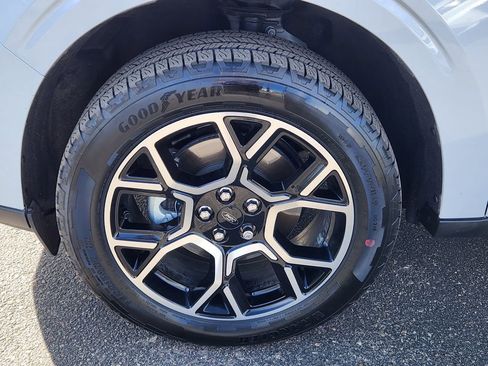 Used 2025 Ford Maverick Lariat w/ 4K Tow Package image 9