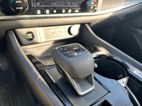 Used 2025 Nissan Rogue SV AWD/4WD image 17