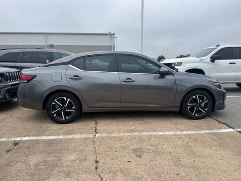 Used 2024 Nissan Sentra SV FWD image 4