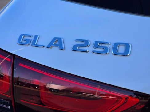 Used 2021 Mercedes-Benz GLA 250 4MATIC image 33