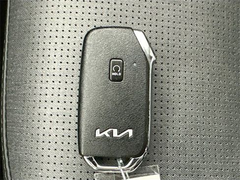 Used 2023 Kia Niro SX image 18