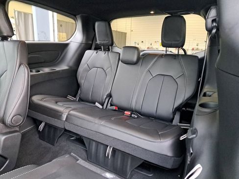 New 2026 Chrysler Pacifica Select w/ S Appearance Package image 13