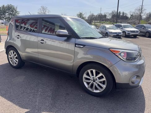 Used 2018 Kia Soul + image 7