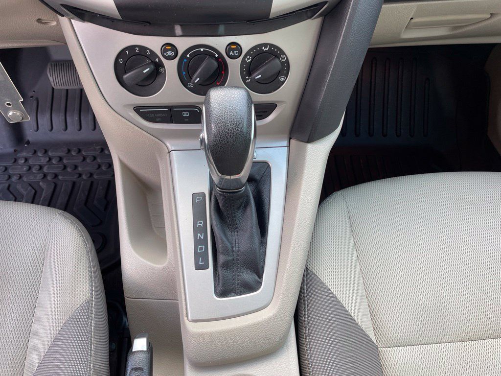 Used 2013 Ford Focus SE FWD image 12