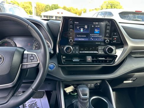 Used 2022 Toyota Highlander XLE image 23