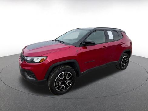 Used 2025 Jeep Compass Trailhawk image 8