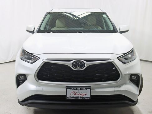 Used 2024 Toyota Highlander XLE AWD/4WD image 8
