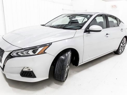 Used 2022 Nissan Altima 2.5 SV image 2