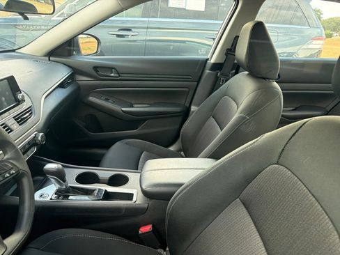Used 2024 Nissan Altima 2.5 S FWD image 3